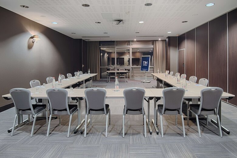 Hotel NH Lyon Airport
