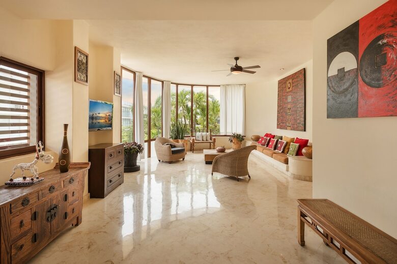 Porto Playa Condo Hotel