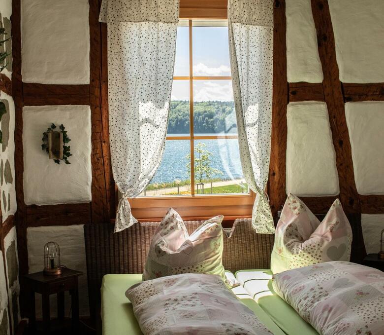 Hostal G�stehaus - Wirtshaus Zum Felsen