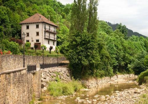 Agroturismo Bidezarra Etxea