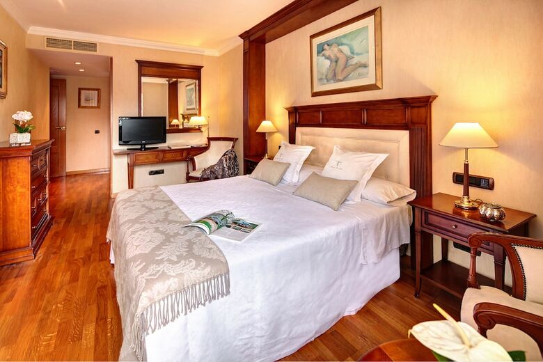 Hotel Apartament-restaurant Hispanos 7 Suiza