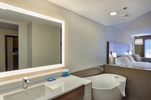 Holiday Inn Express Hotel & Suites Belleville