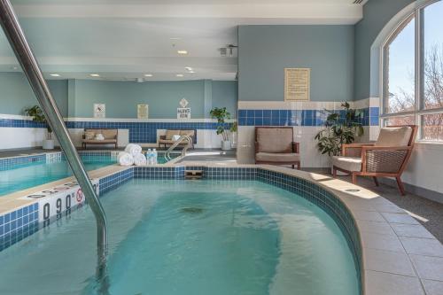 Holiday Inn Express Hotel & Suites Belleville