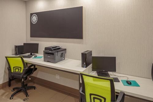 Holiday Inn Express Hotel & Suites Belleville