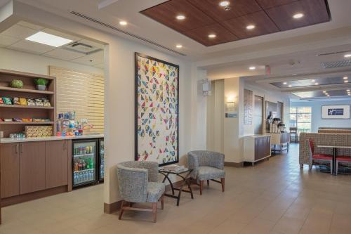Holiday Inn Express Hotel & Suites Belleville