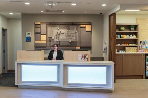 Holiday Inn Express Hotel & Suites Belleville
