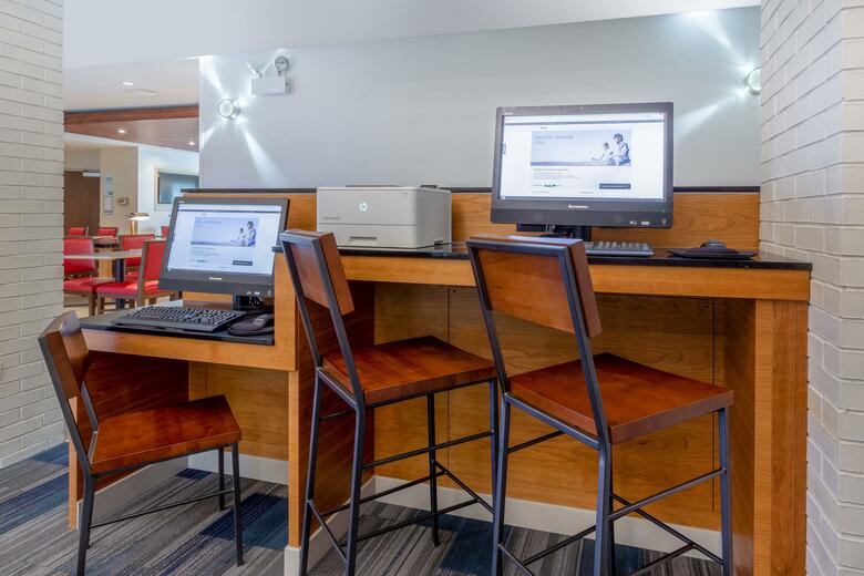 Holiday Inn Express Hotel & Su