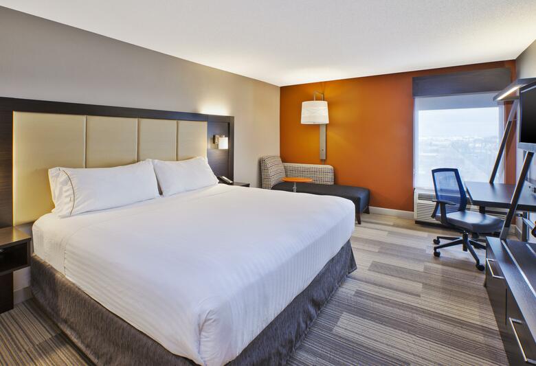 Holiday Inn Express Hotel & Su