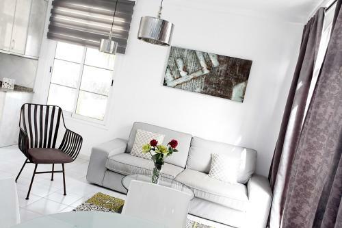 White Apartment Boutique
