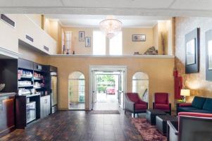 Hotel Comfort Suites Las Colinas Center