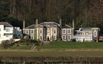 New House Country Hotel