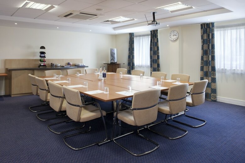 Hotel Holiday Inn Express Cardiff Airport