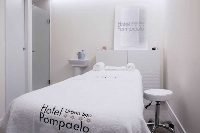 Hotel Pompaelo Plaza Del Ayuntamiento & Spa