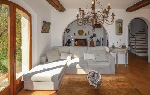 Three-bedroom Holiday Home In Speracedes