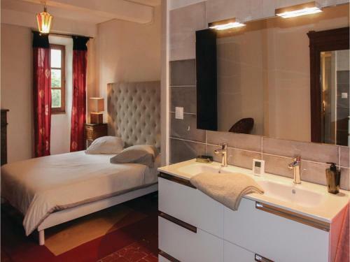 Four-bedroom Holiday Home In Viviers
