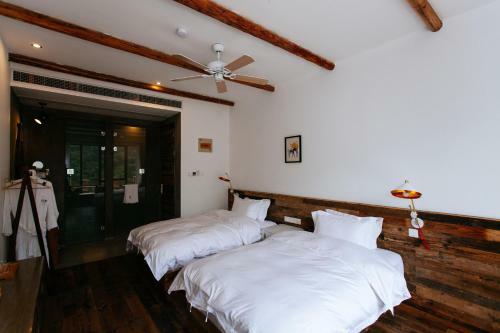 Black Jewels Inn