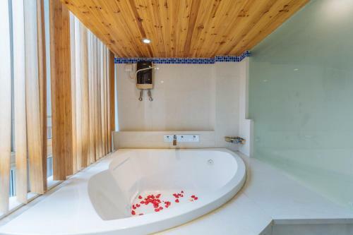Nanjing Tangshan Private Hot Spring Apartment