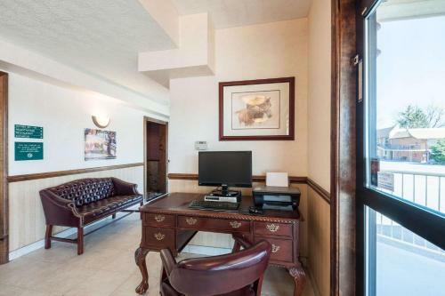 Hotel Rodeway Inn And Suites