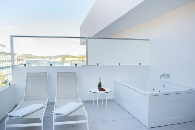 Reverence Life Hotel - Adults Only