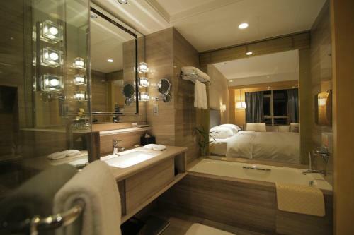 Huangyan Yaoda Hotel