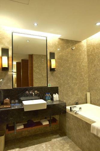 Mels Weldon Evergreen Lake Hotel Heyuan