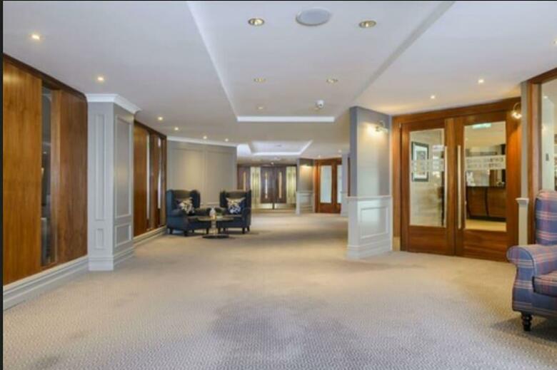 Carlton Shearwater Hotel