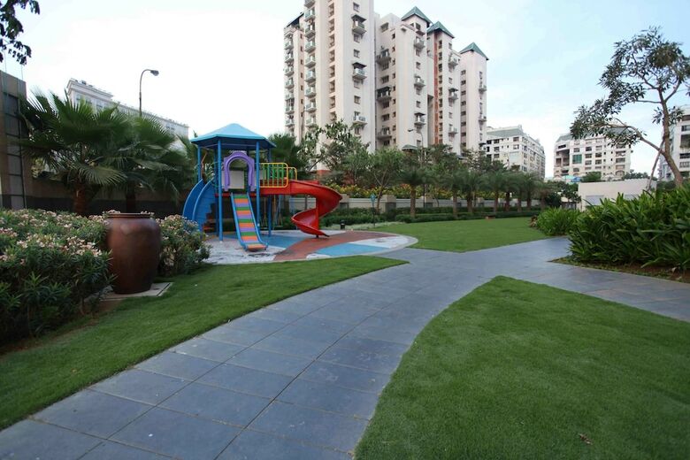 Hotel Somerset Greenways