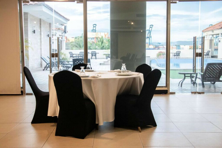 Radisson Col�n 2000 Hotel & Casino