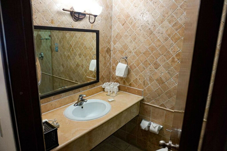 Radisson Col�n 2000 Hotel & Casino