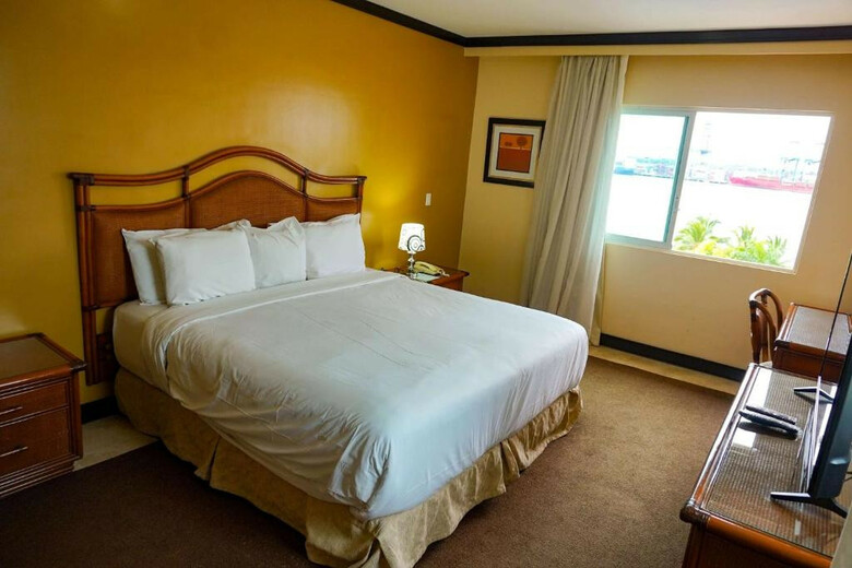 Radisson Col�n 2000 Hotel & Casino