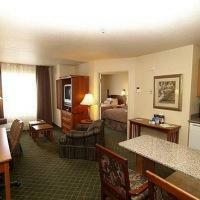 Hotel Staybridge Suites Calgary Airport