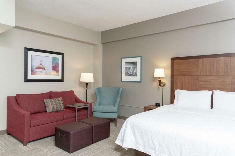 Hotel Hampton Inn Downtown, Across From Circle Center