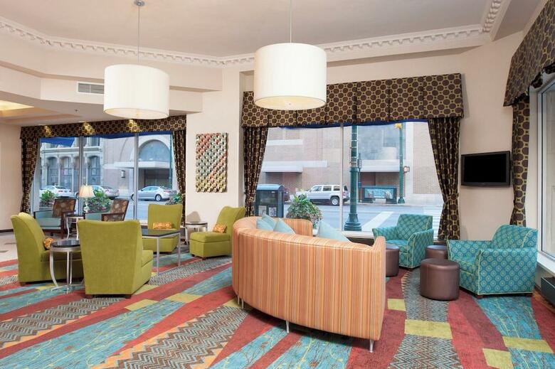 Hotel Hampton Inn Downtown, Across From Circle Center