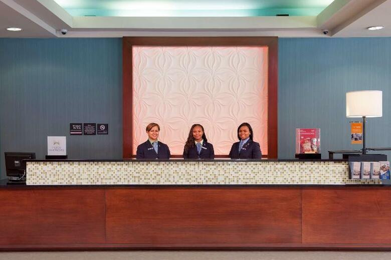 Hotel Hampton Inn Downtown, Across From Circle Center