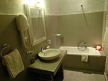 Petrino Suites Hotel