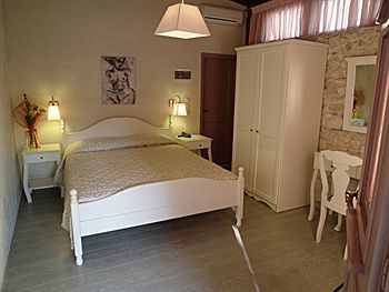 Petrino Suites Hotel