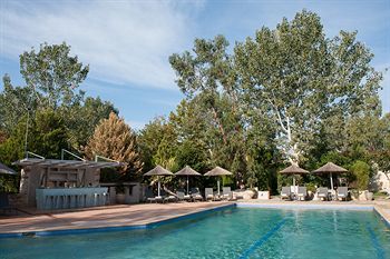 Petrino Suites Hotel