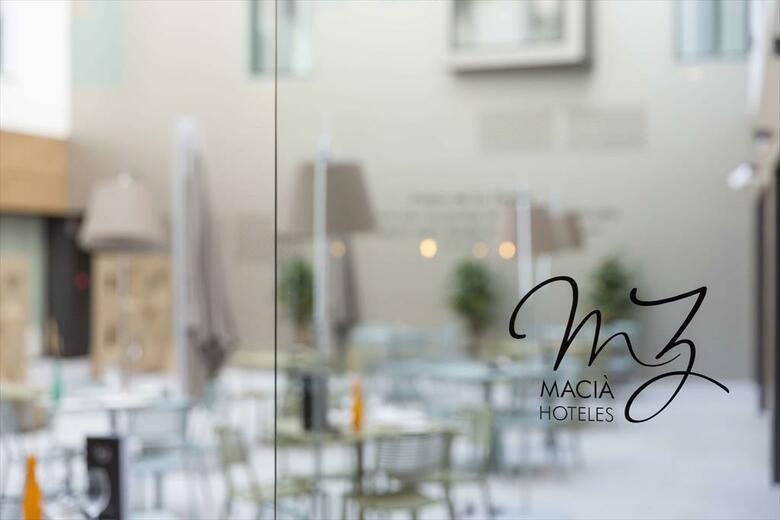 Hotel Macia Sevilla Kubb