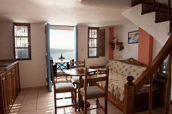 Residencia Nefeli Homes