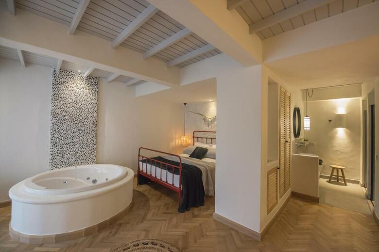 Yacht Boutique Hotel