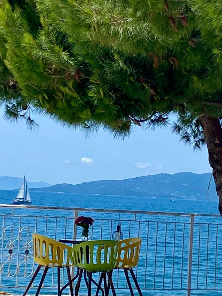Kalemi's Beach And Hotel