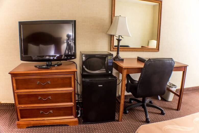Hotel Quality Inn  And  Suites Conference Center