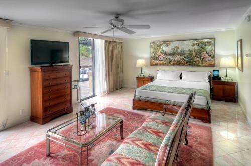 Dinah's Garden Hotel & Trader Vic's