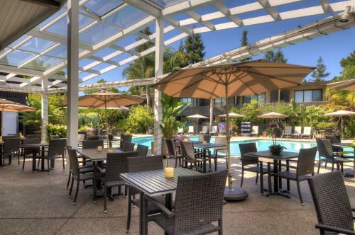 Dinah's Garden Hotel & Trader Vic's