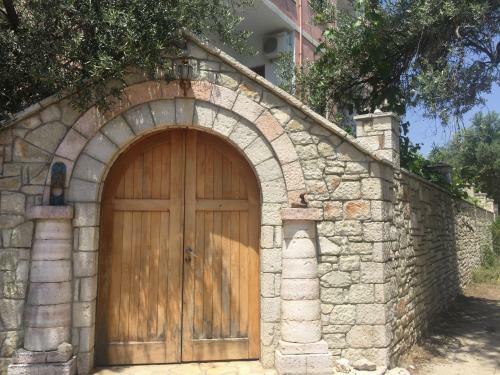 Hostal Irini's Garden Hotel