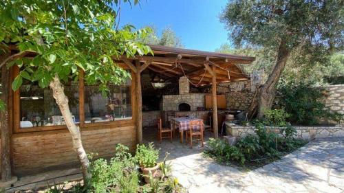 Hostal Irini's Garden Hotel