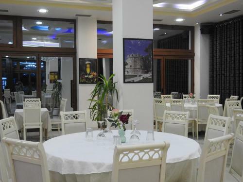 Hotel 3 Vellezerit