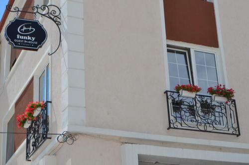 Hostal Funky Guest House & Bar