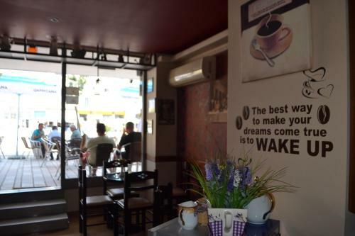 Hostal Funky Guest House & Bar
