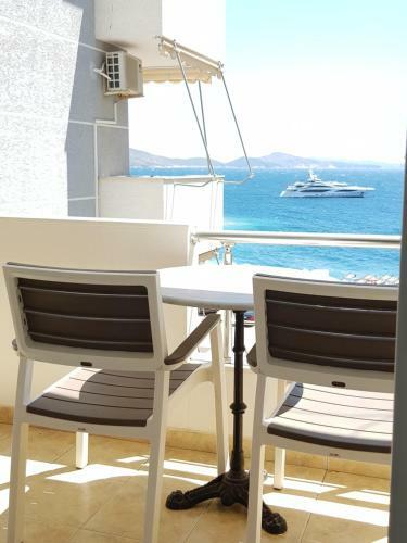 Blue Spacious Sea View Apartment